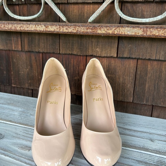 Christian Louboutin Nude Patent Leather Pumps Size 39. Runs a size big. - Picture 7 of 10